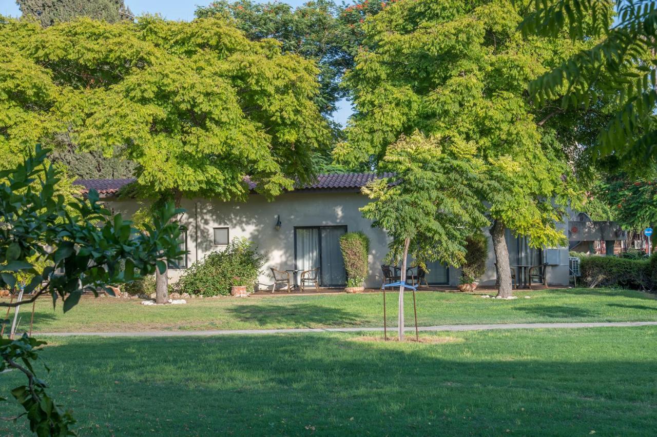 Degania Bet Kibbutz Country Lodging Hotel Kinneret Exterior photo