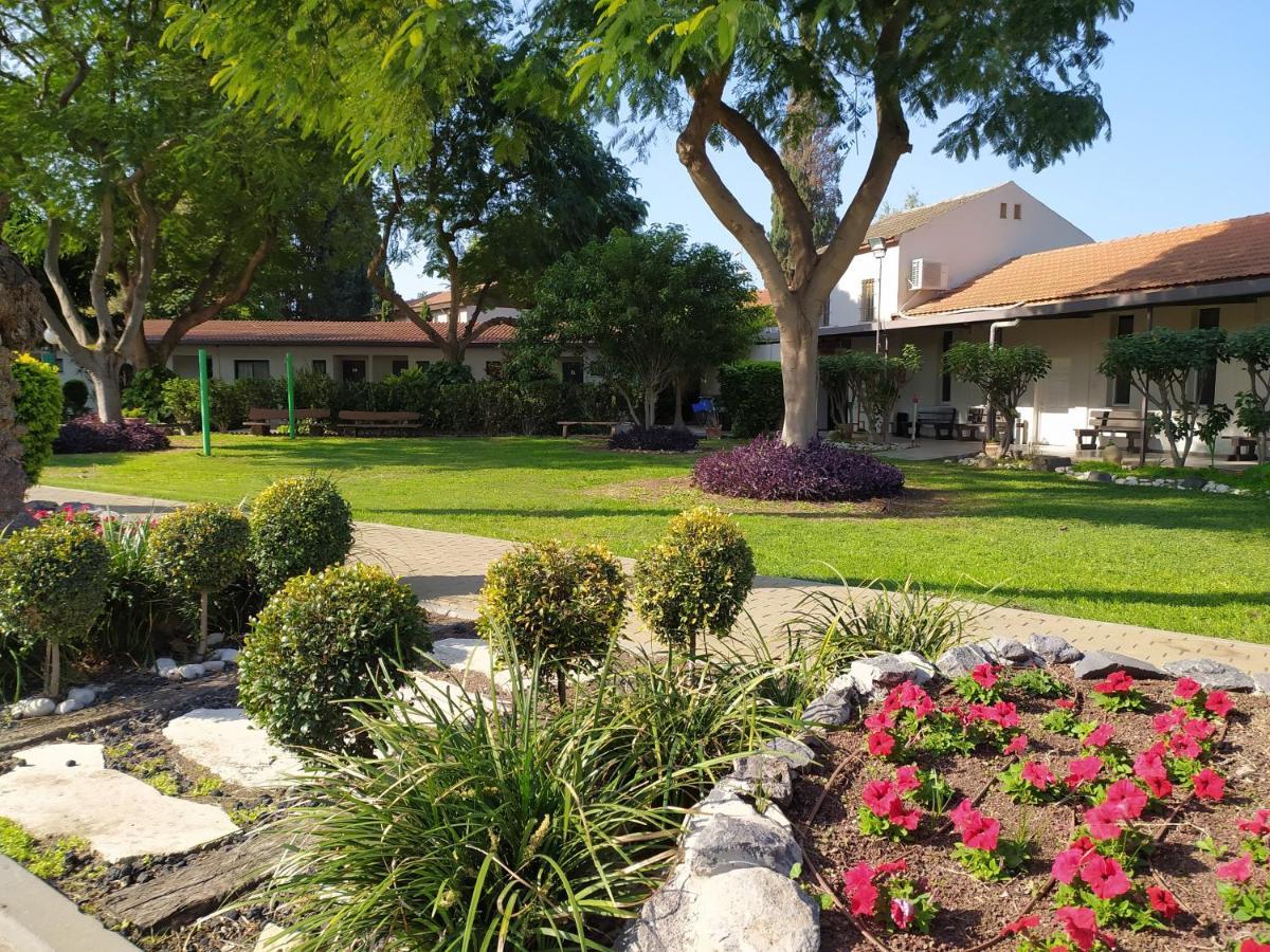 Degania Bet Kibbutz Country Lodging Hotel Kinneret Exterior photo